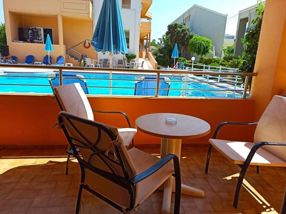 Hotel Mary Platanés Екстериор снимка